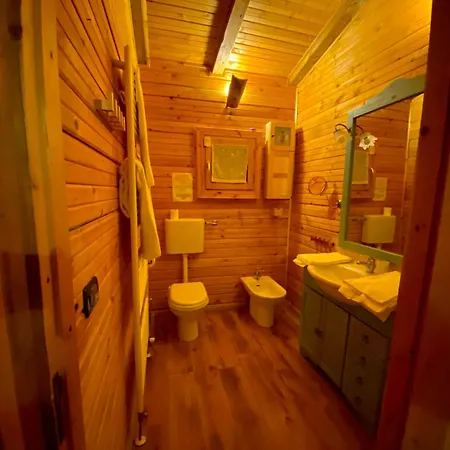 Casa Nel Bosco Chalé LʼAquila